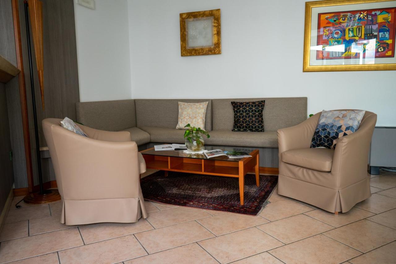 Hotel Garni Villa Fontana Тренто Екстер'єр фото